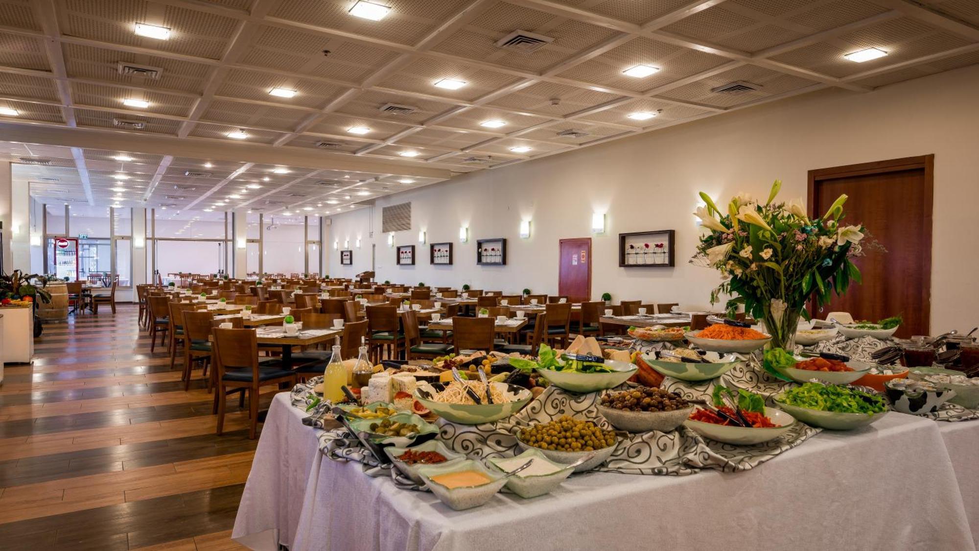 C Hotel Neve Ilan Exterior foto