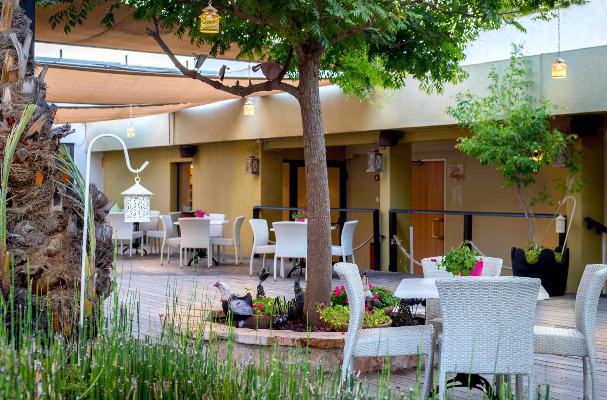 C Hotel Neve Ilan Exterior foto